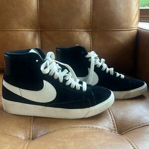 Nike court borough sneakers